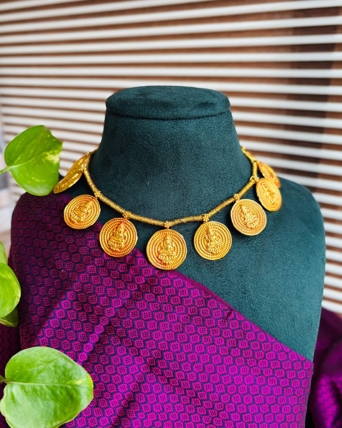 11 putali golden thread