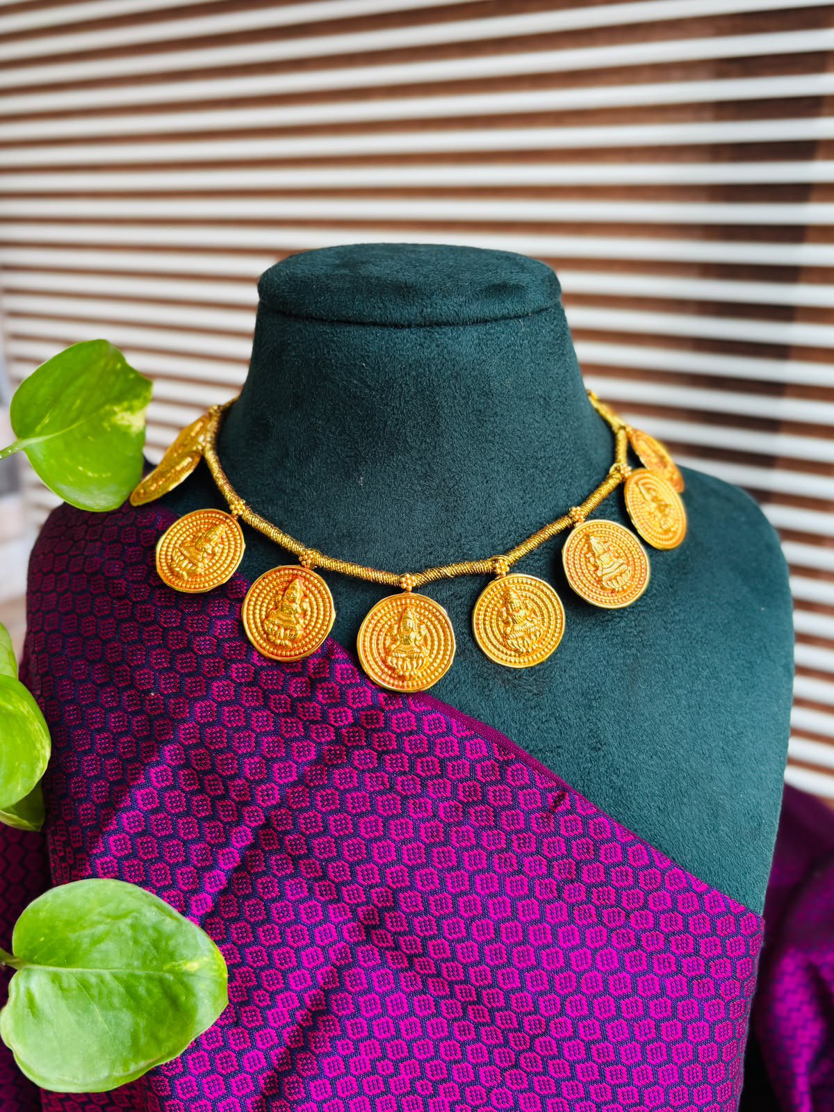 11 putali golden thread