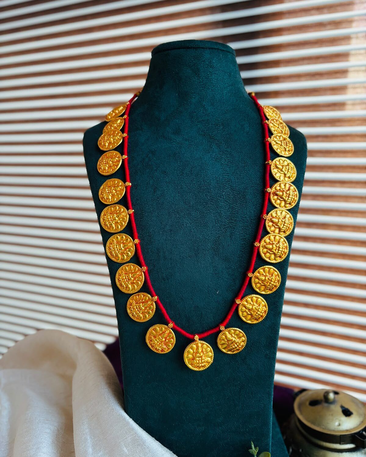 12 putali red thread