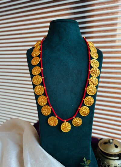 21 putali haar red thread