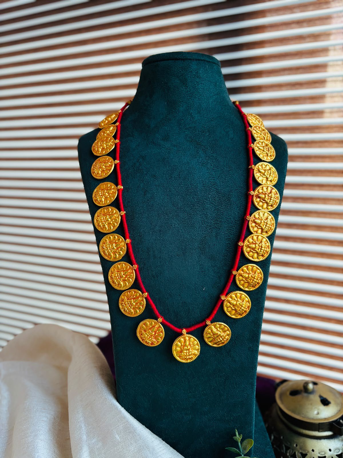 12 putali red thread