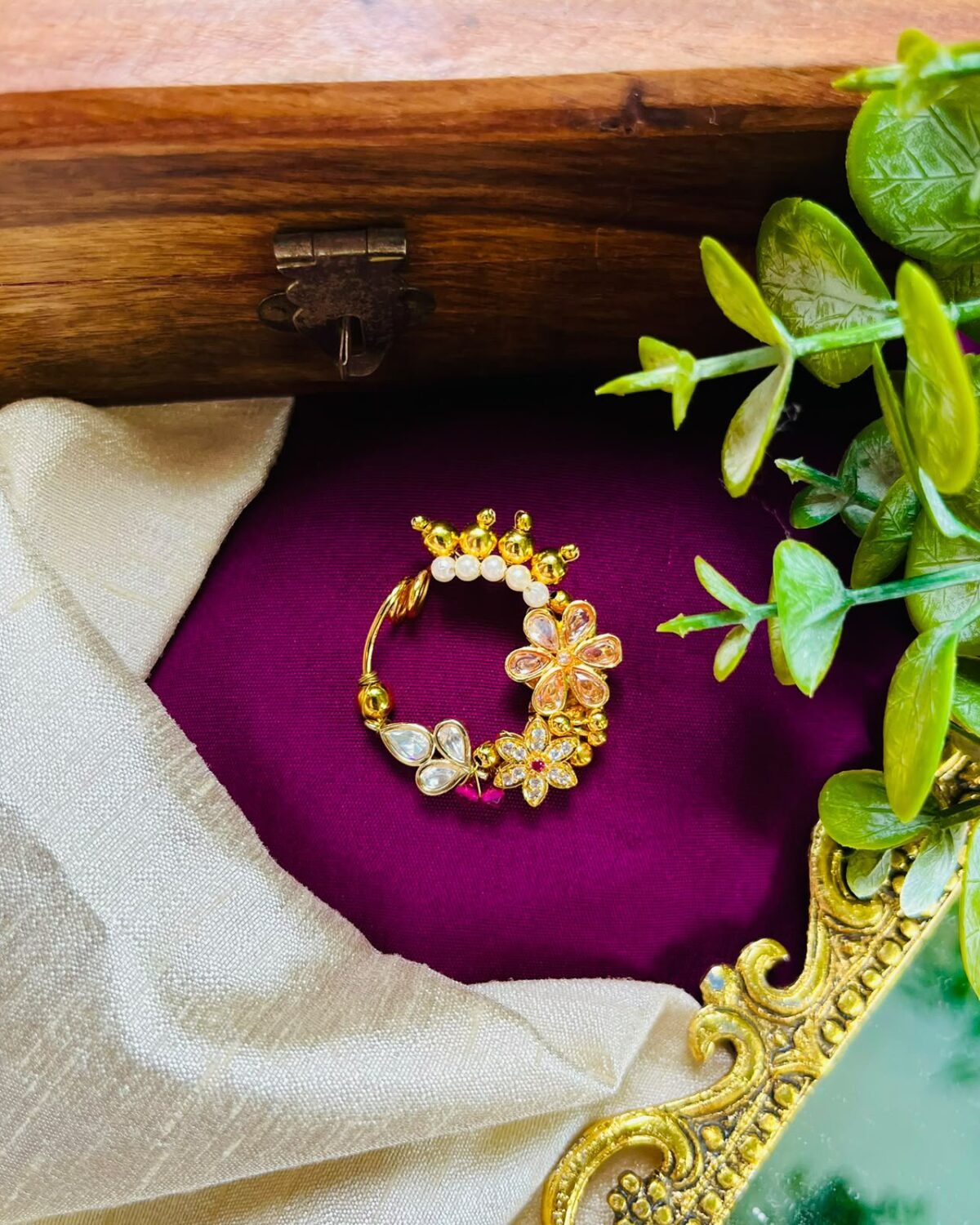 Round shape Kundan Nath
