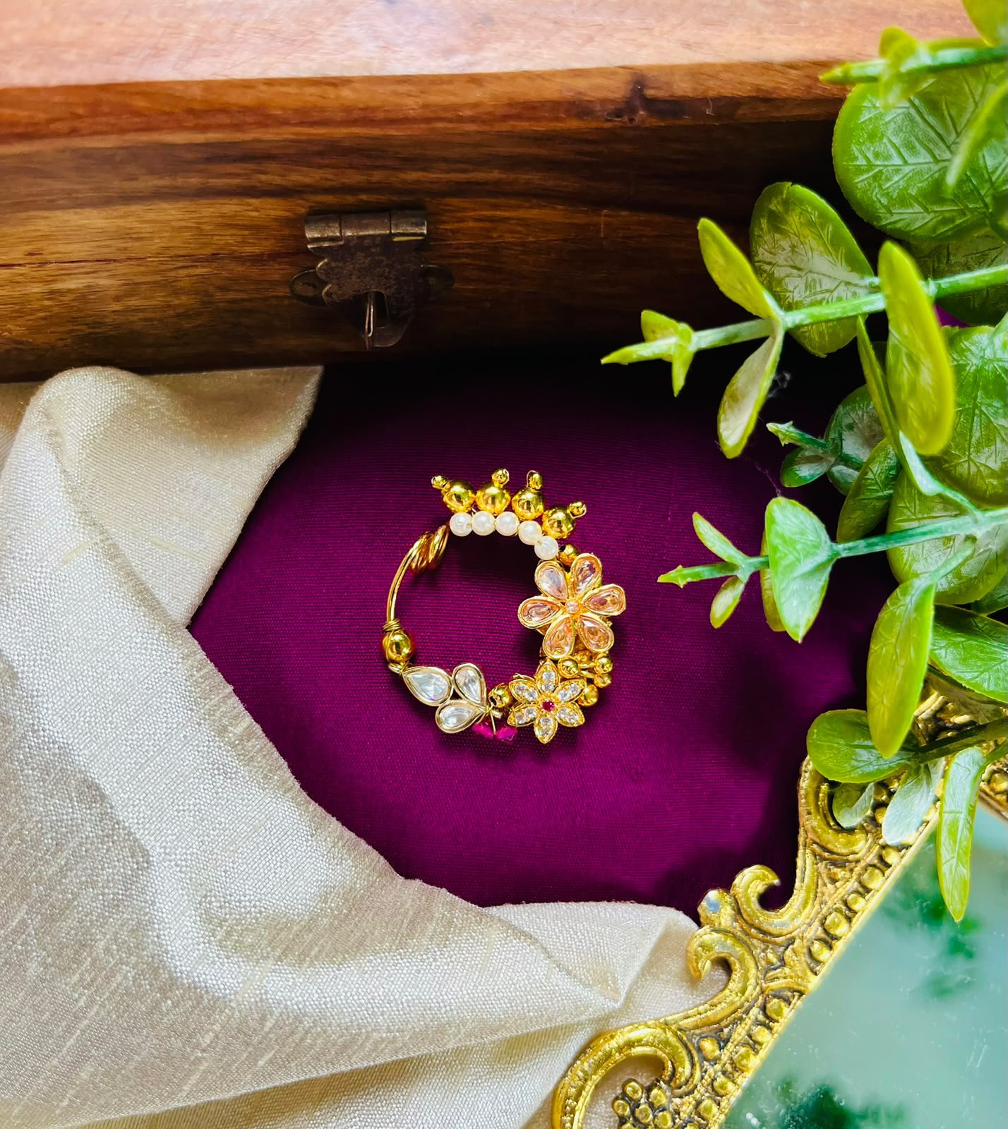 Round shape Kundan Nath