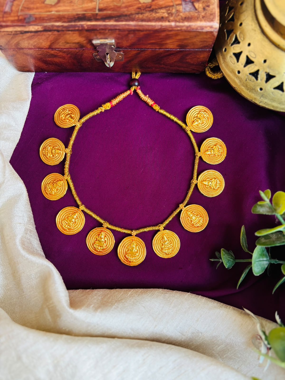 11 putali  Golden thread