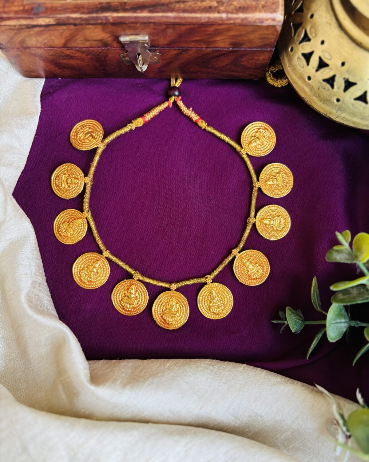 11 putali haar golden thread