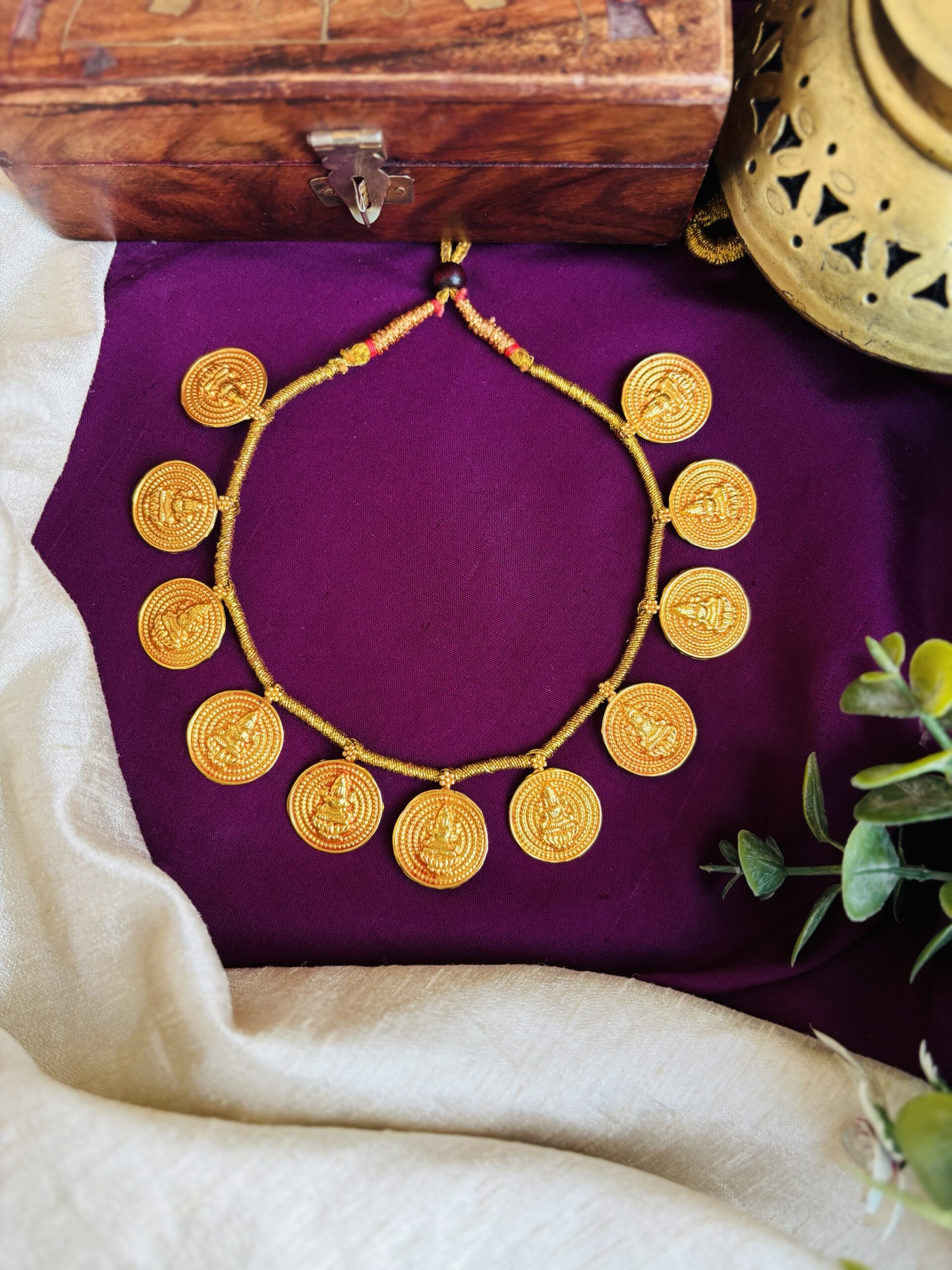 11 putali haar golden thread