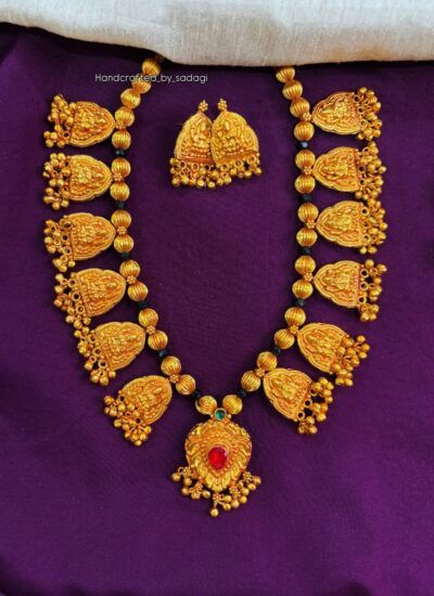 Laxmi necklace comes with earrings.