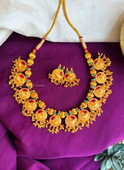 Mayur necklace comes with earrings.