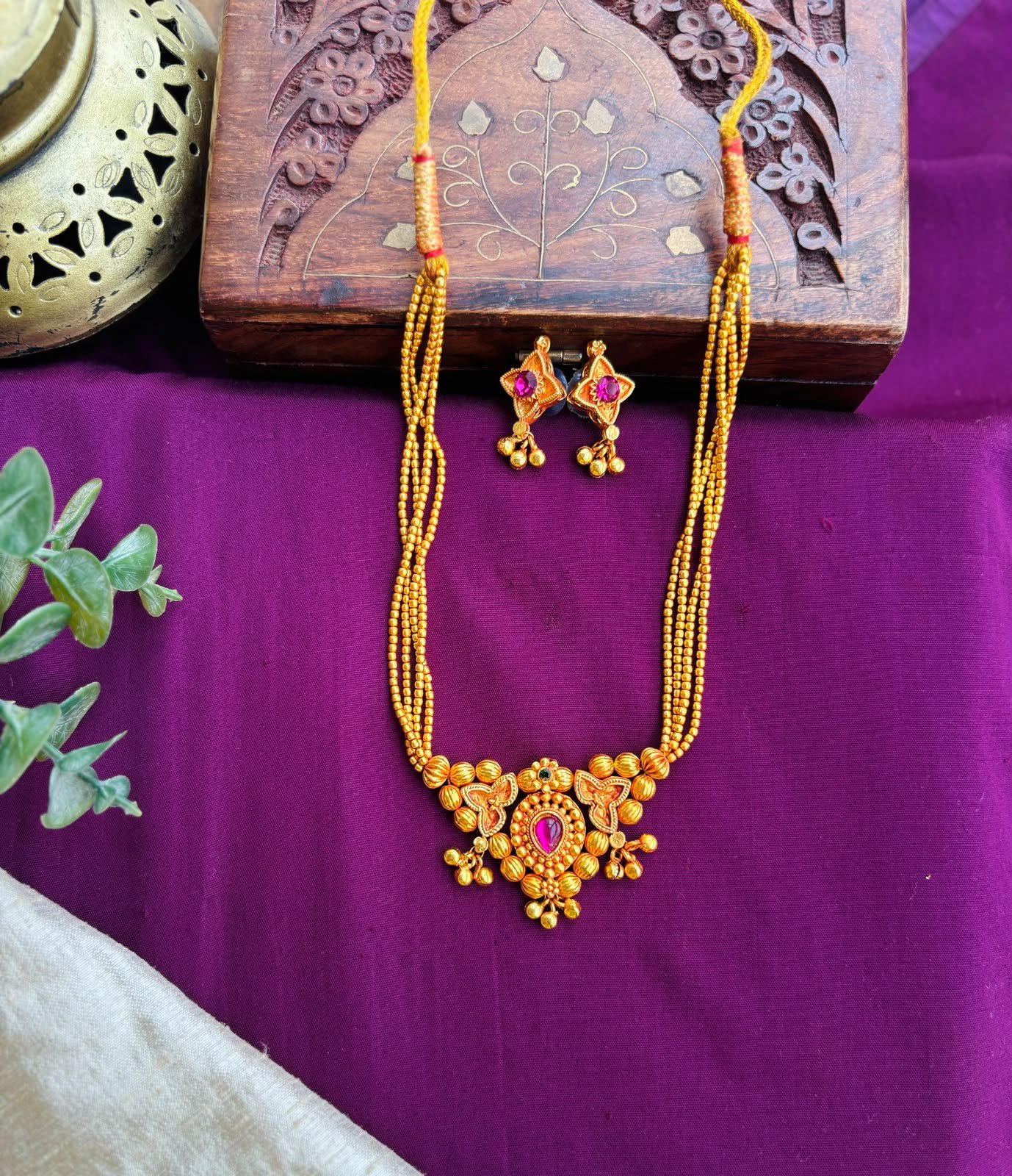 Belpan necklace comes with earrings.