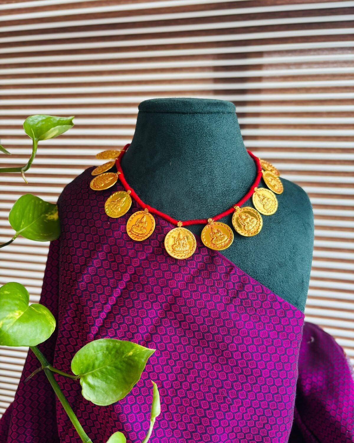 11 Putali haar red thread