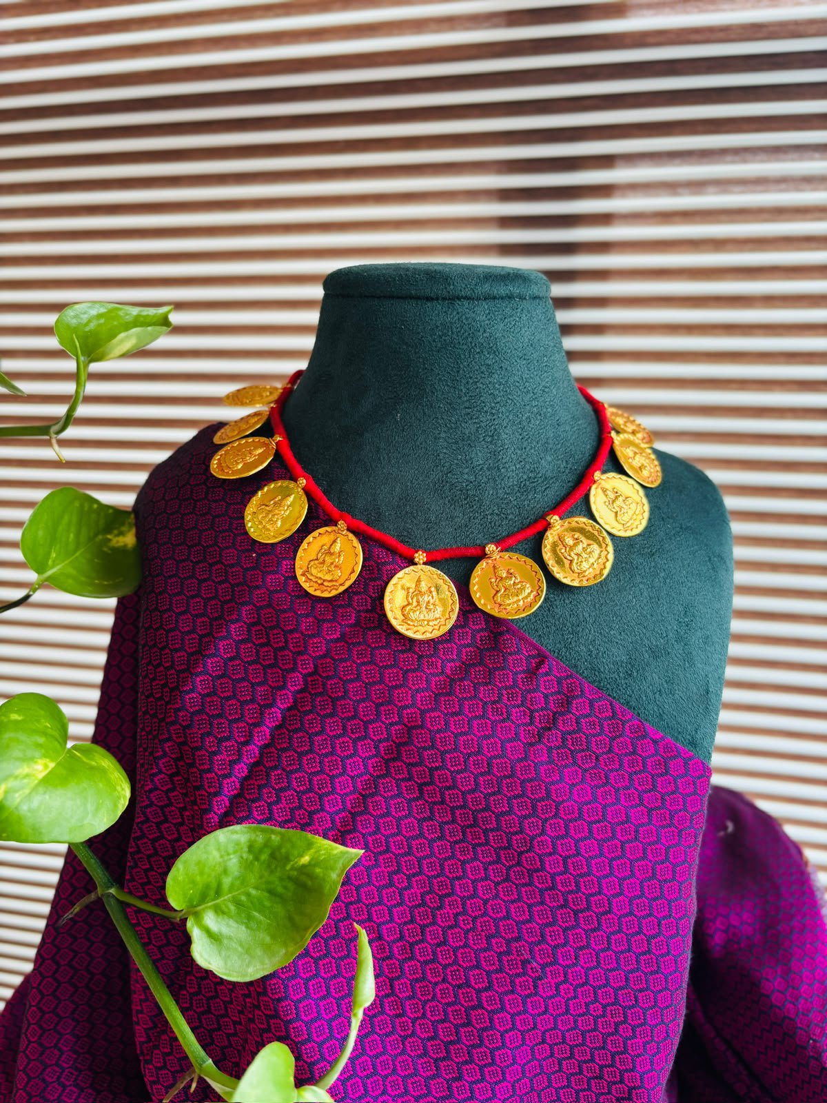 11 Putali haar red thread