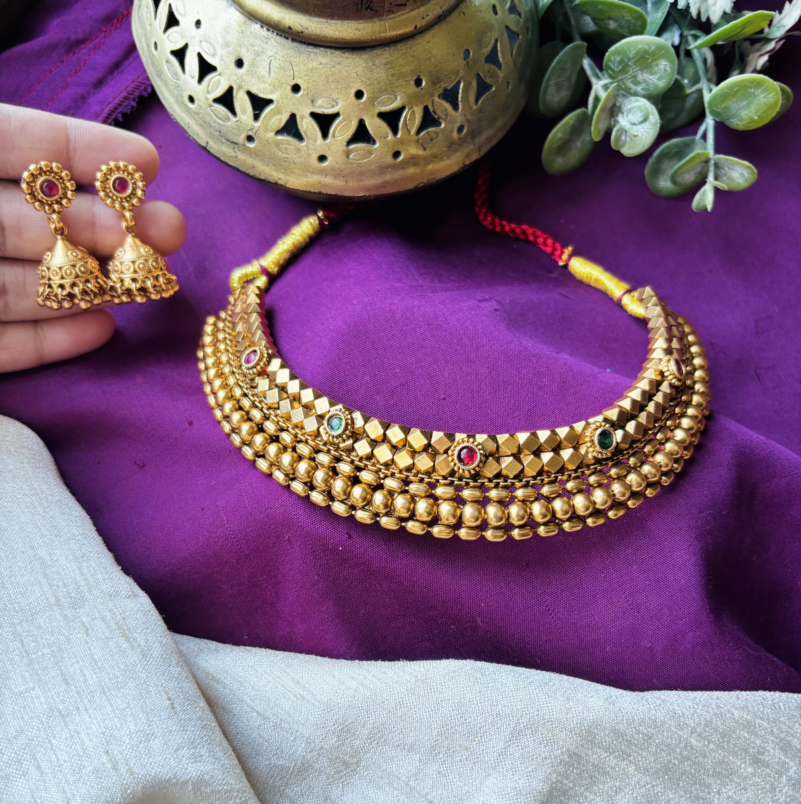 Ashtapailu choker with earrings